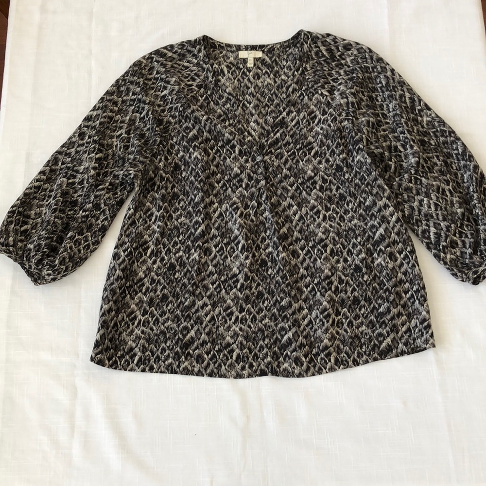 Joie feather patterned top with v-neck